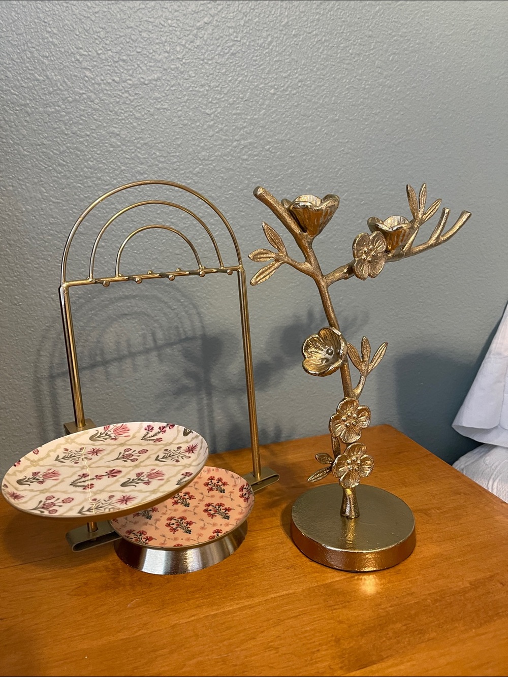 Two Jewelry Stands - Picture 4 of 7